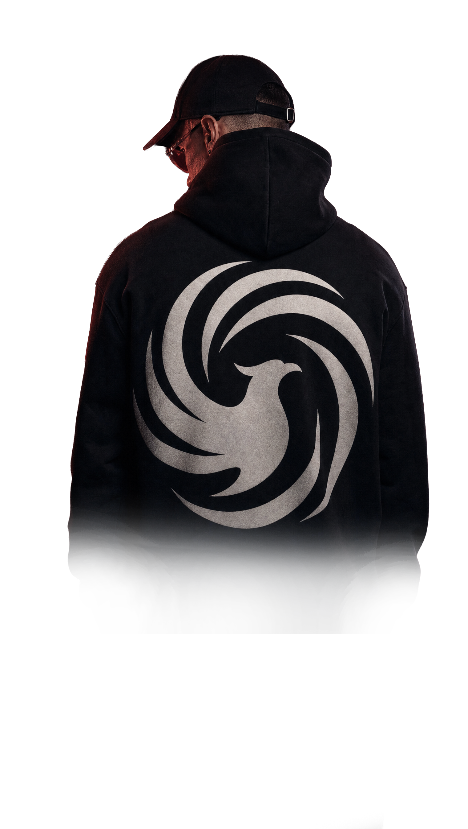 Julz mit Phoenix-Hoodie